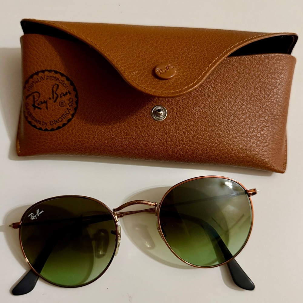 Ray-Ban Women's Green Lens Sunglasses with Tan Case